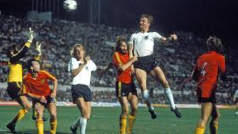 Memoria, memoria: il tedesco Horst Hrubesch, l'ex miglior attaccante famoso per il suo gioco di testa, vuole vincere le Olimpiadi