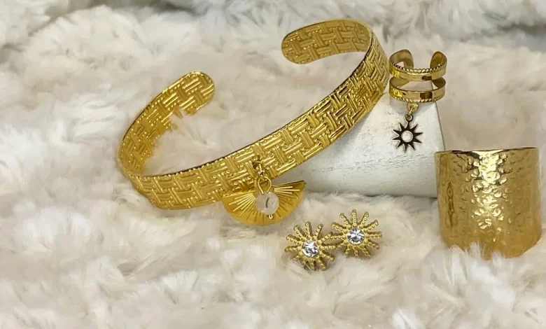 Il prezzo elevato dell'oro e del “crisantemo” raddoppia la domanda delle donne marocchine per gli accessori “blaqueur”.