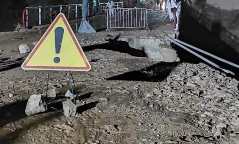 Provincia di Guelmim.. Impedire il passaggio dei trasporti al ponte Oued Sayad a Taghjijt