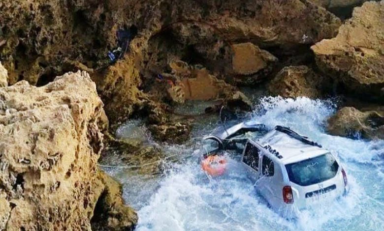 Sidi Ifni.. Un'auto di turisti stranieri si è schiantata sulla spiaggia di Aftas