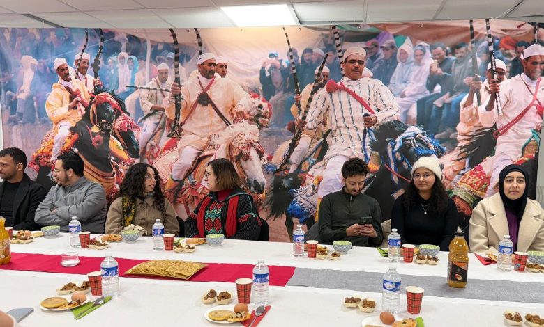 Il consolato marocchino a Lione sta organizzando una colazione di gruppo per un gruppo di studenti marocchini