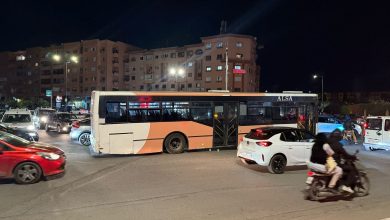 Il bus "Alza" fatiscente provoca traffico e traffico a Marrakech (foto)
