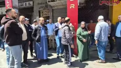 Al -bayda .. Cesarea Traders Badr protesta a causa della "farfalla" e chiedendo l'intervento del governatore (video)