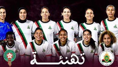 Il signor Fouzi Lekjaa invia le sue congratulazioni alla squadra femminile finora, campione del Marocco.