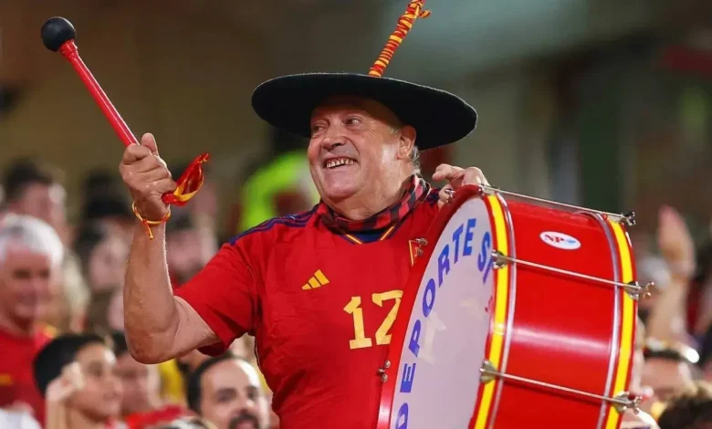 Spagna .. La morte di "Manolo" è il fan più famoso della squadra nazionale spagnola, "La Rokha"