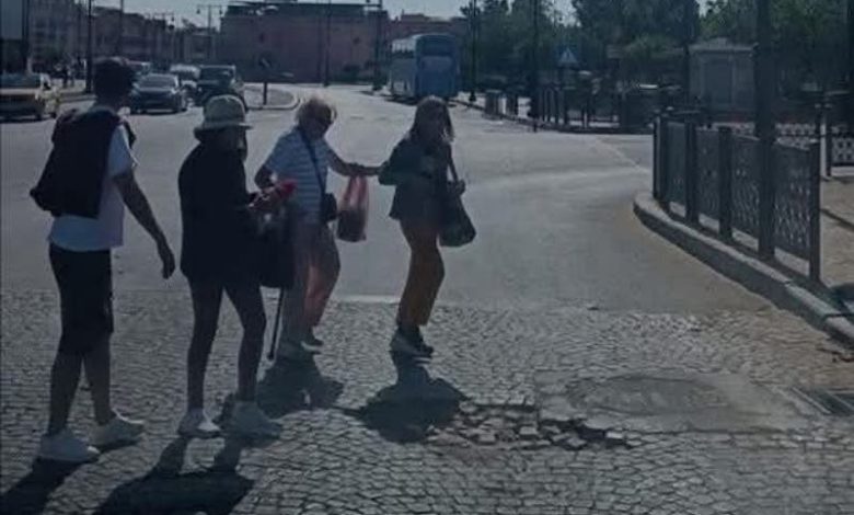 Un buco di fronte al famoso Mamouni Hotel a Marrakech accende i social media